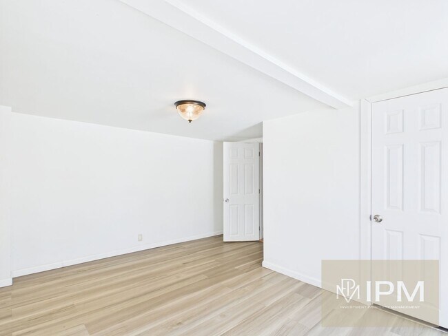 Building Photo - 532 Ridge St