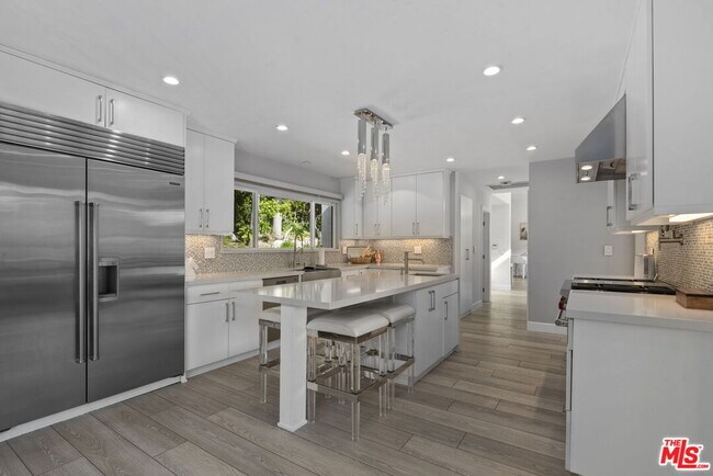 Building Photo - 641 Walther Way