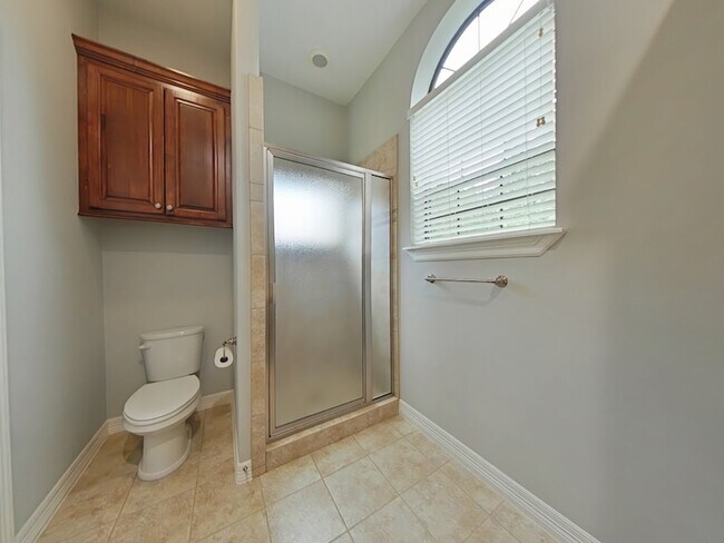 Building Photo - 270 Lake Grove Dr