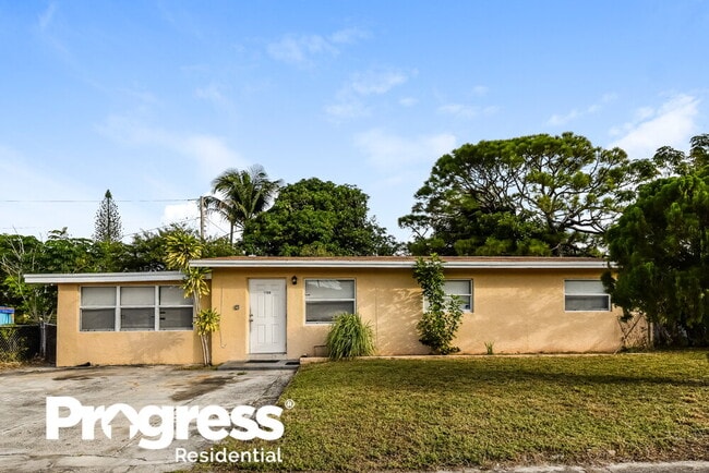 Building Photo - 1709 NW 16th Ct