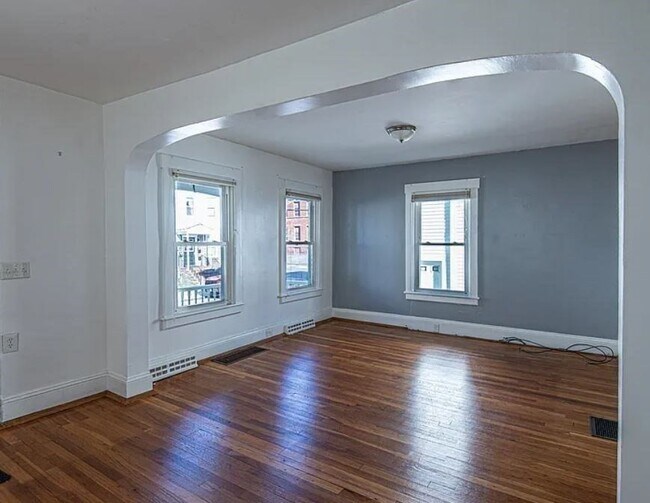 Building Photo - 260 Phillips Ave