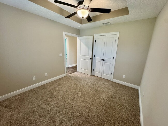 Building Photo - Beautiful Brick 3/2 in popular neighborhood!