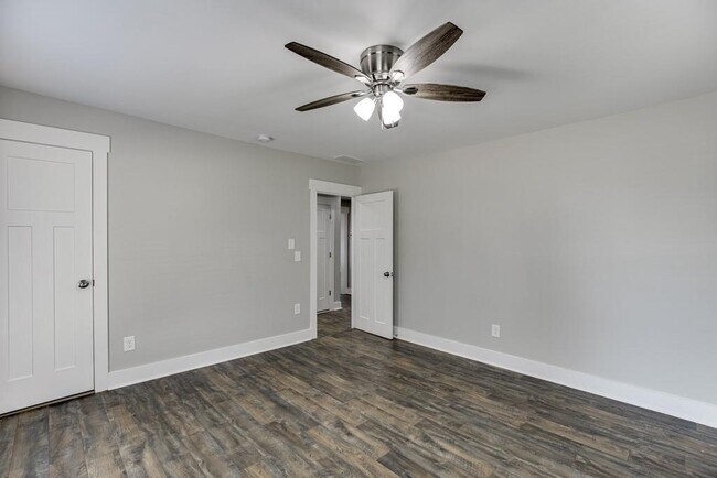 Building Photo - 4615 S Lee St