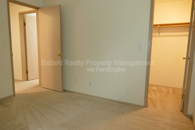 Building Photo - 2244 13th Ave W