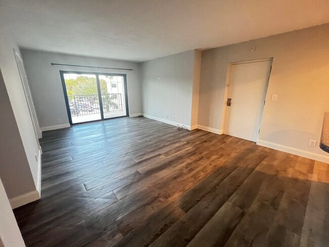 Building Photo - 1000 River Reach Dr