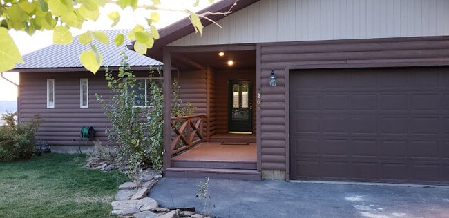 Primary Photo - 269 Saddle Dr