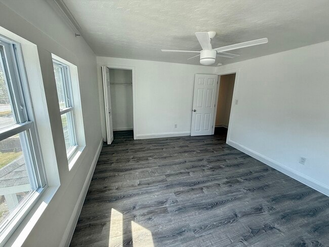Building Photo - 487 Mill St