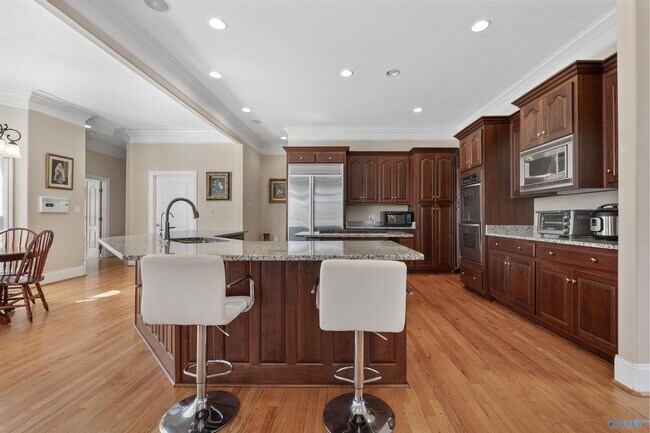 Building Photo - 121 Cheekwood Dr