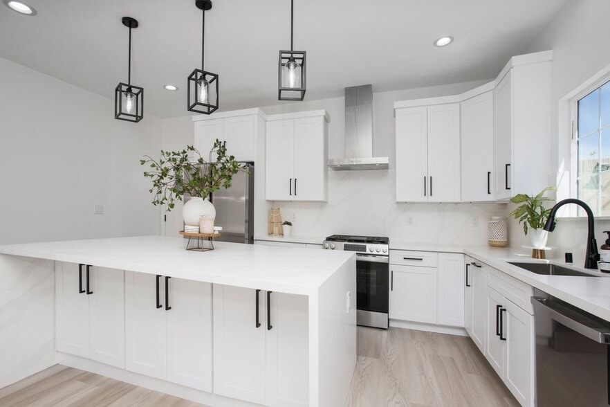 Building Photo - 9905 Lenore Dr