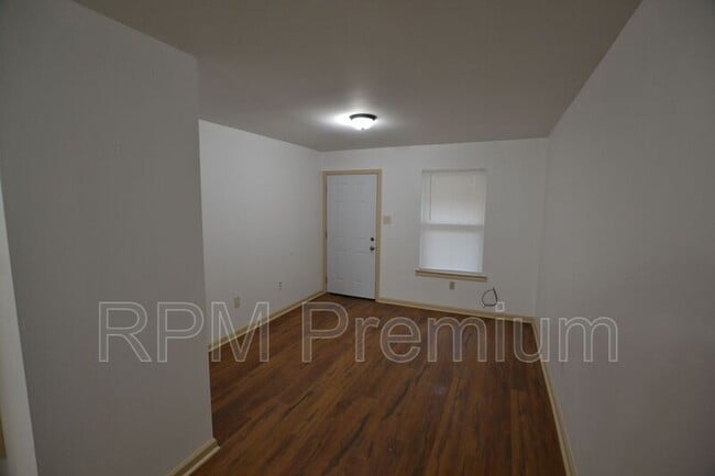 Building Photo - 947-957 Grebe St