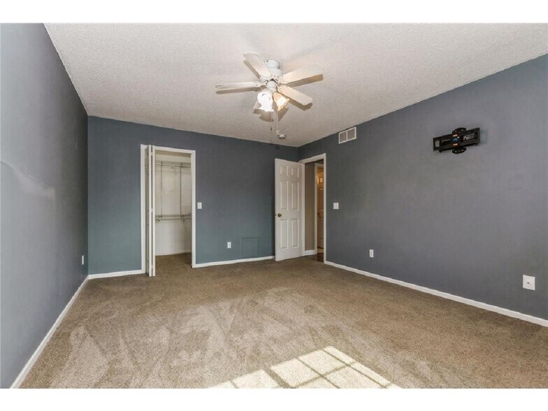 Building Photo - 15695 Gateway Path