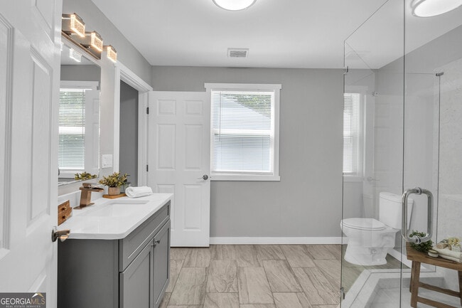 Building Photo - 3910 Clairmont Rd