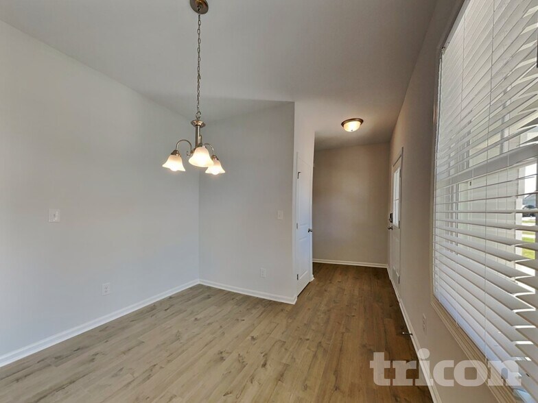 Building Photo - 258 Sturgeon St