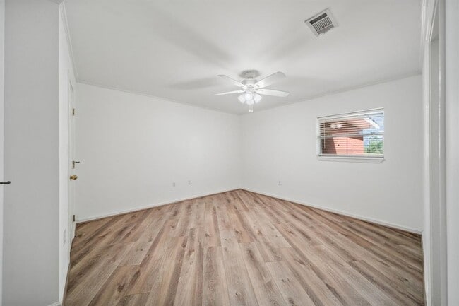 Building Photo - 15502 Kitty Hawk Dr