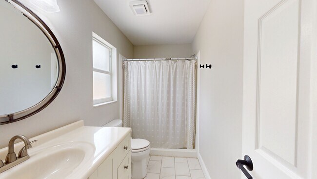 Building Photo - 4026 Banbury Cir