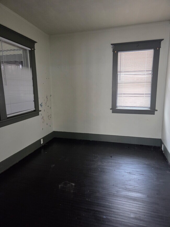 Building Photo - 429 W Hanssler Pl
