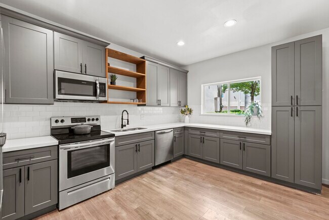 Building Photo - 1115 Augusta Dr