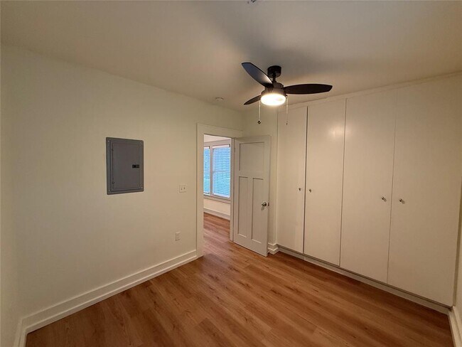 Building Photo - 1203 Military Ct