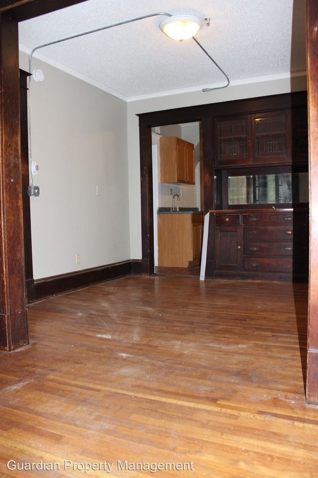 Building Photo - 1024-1026 15th Ave SE