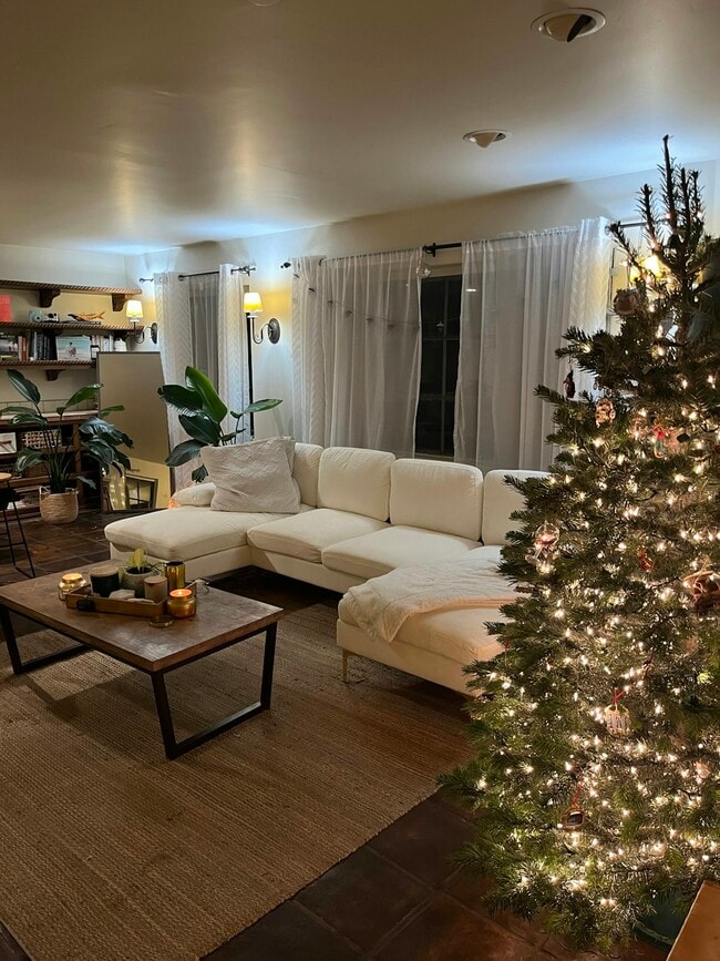 Primary Photo - 3631 Manchester Ave