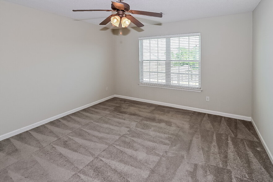 Building Photo - 7356 Green Ash Dr