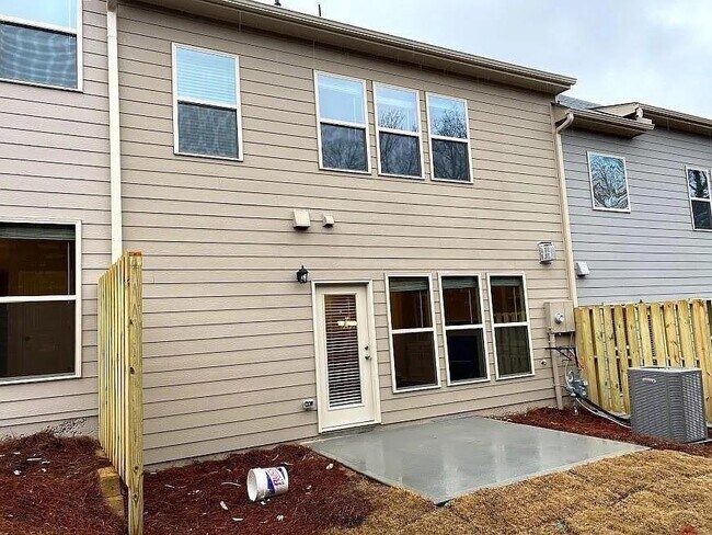 Building Photo - 1366 Elderwood Way