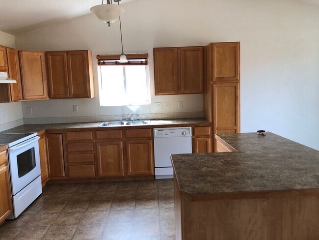 Building Photo - Great Home in West Greeley