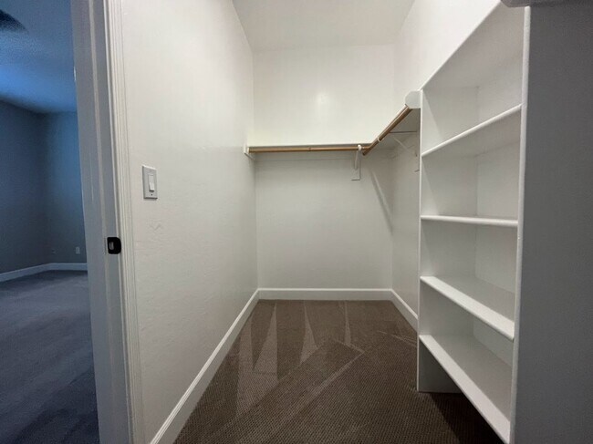 Building Photo - Cozy Cul De Sac house FOR RENT in a GREAT location