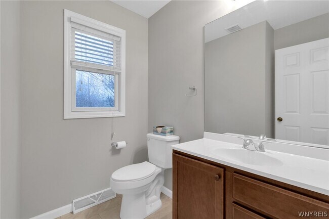 Building Photo - 940 Reserve Rd