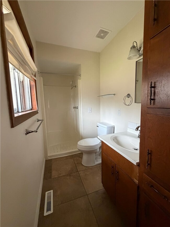 Building Photo - 9108 Bluff Dr