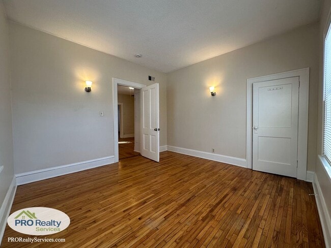 Building Photo - 2208 NE 2nd St