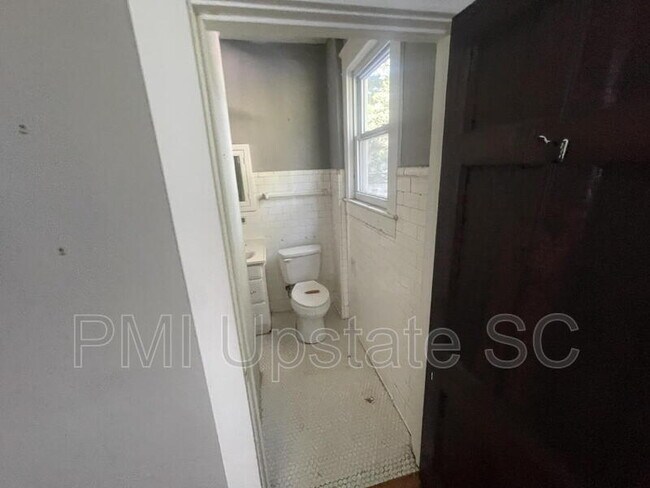 Building Photo - 181 N Fairview Ave