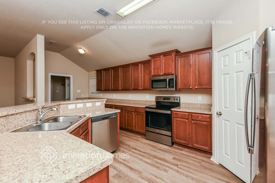 Building Photo - 6537 Sierra Madre Dr