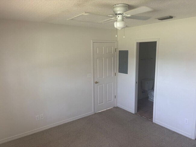 Building Photo - 567 Florosa Ct