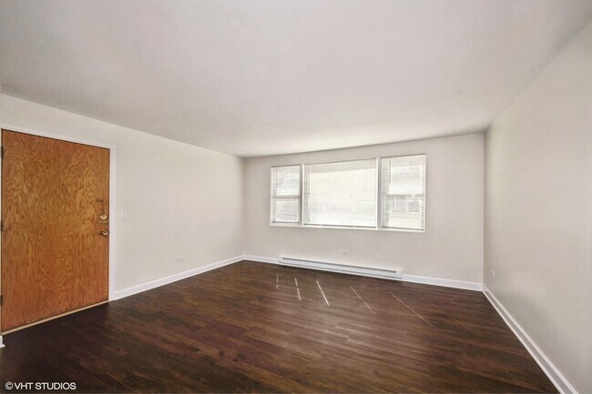 Building Photo - 5102 N Leonard Dr