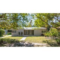 Building Photo - 250 NE 48th St