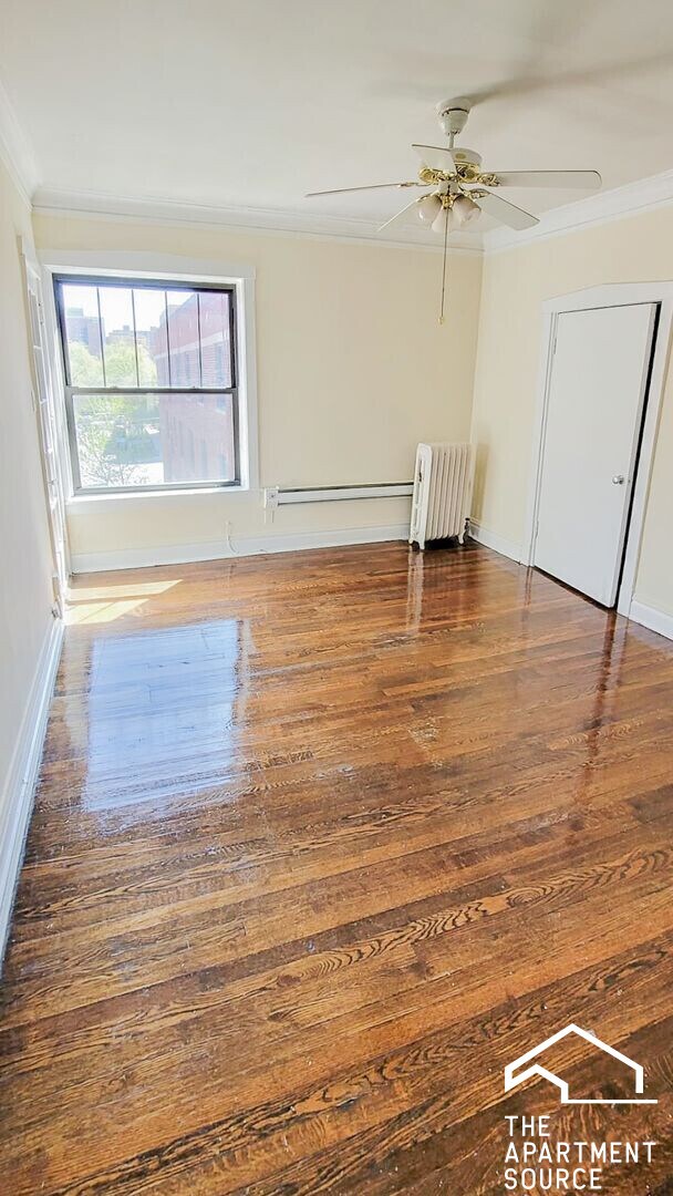Building Photo - 2884 N Clark St