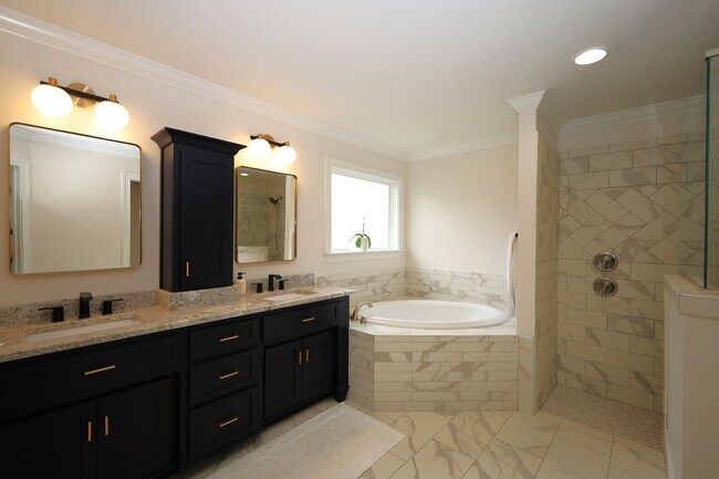 Building Photo - 4025 Gramercy Dr