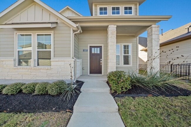 Building Photo - 217 Pinnacle Ln