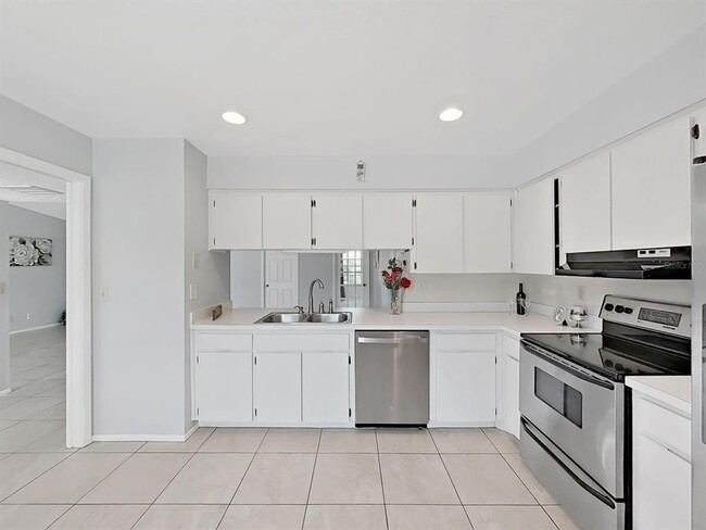 Building Photo - 878 Rustic Oaks Dr