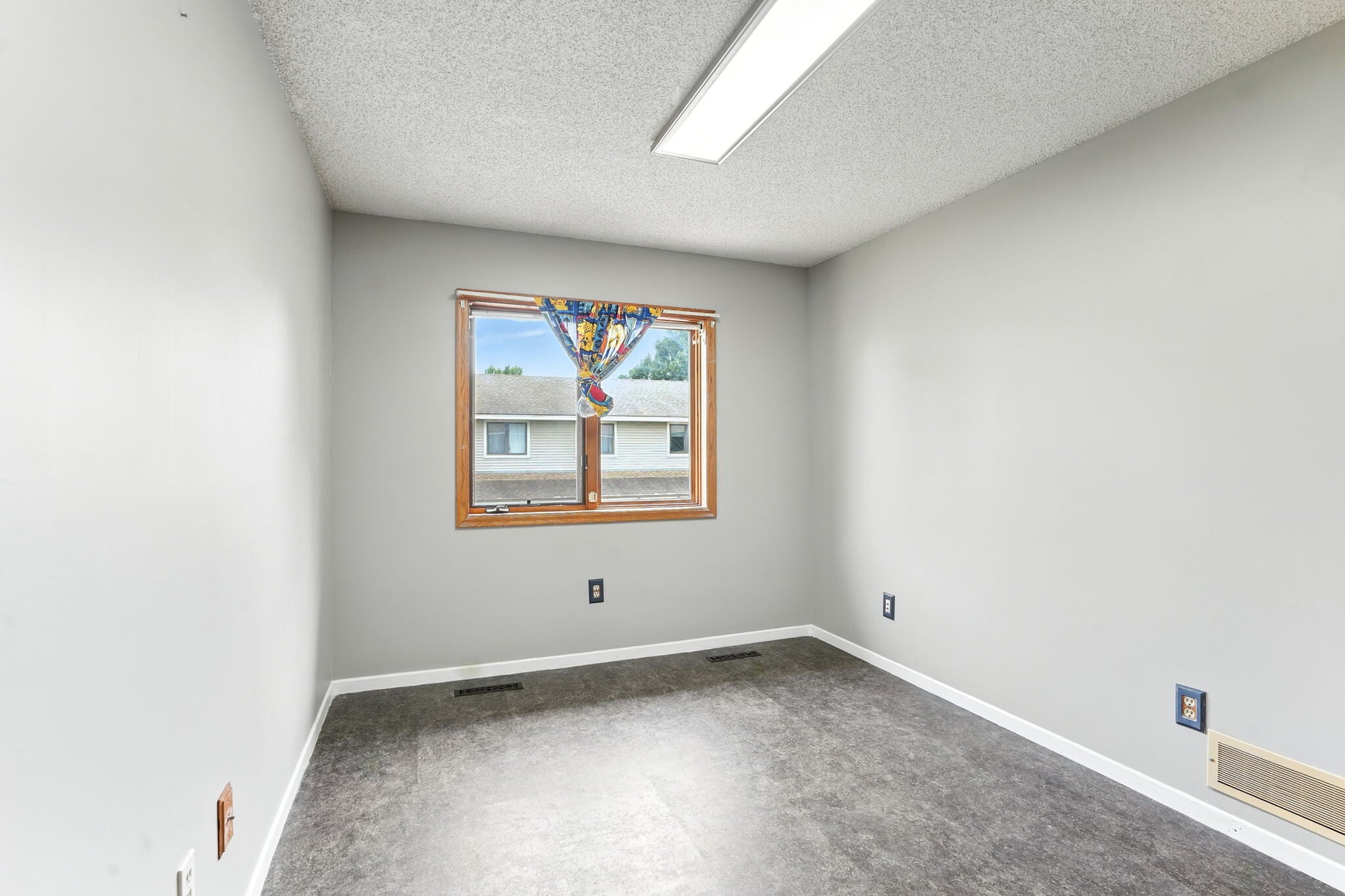Building Photo - 14865 Lower Endicott Way