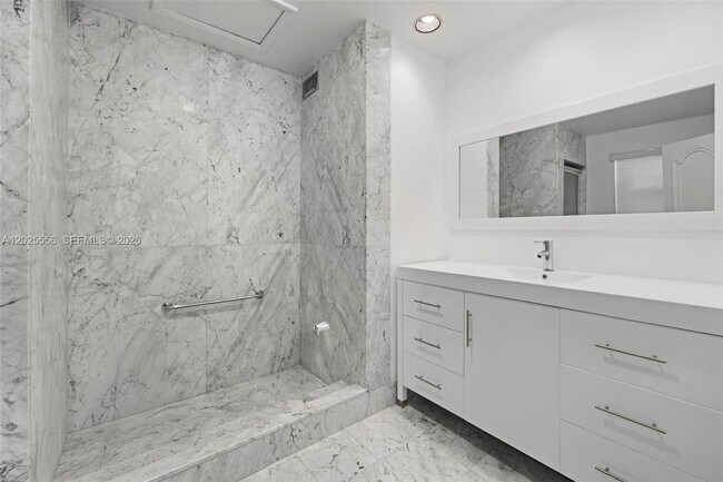 Building Photo - 4925 Collins Ave