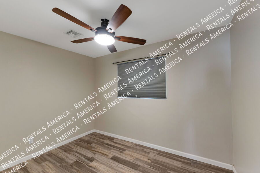 Building Photo - 2558 E Alta Vista St