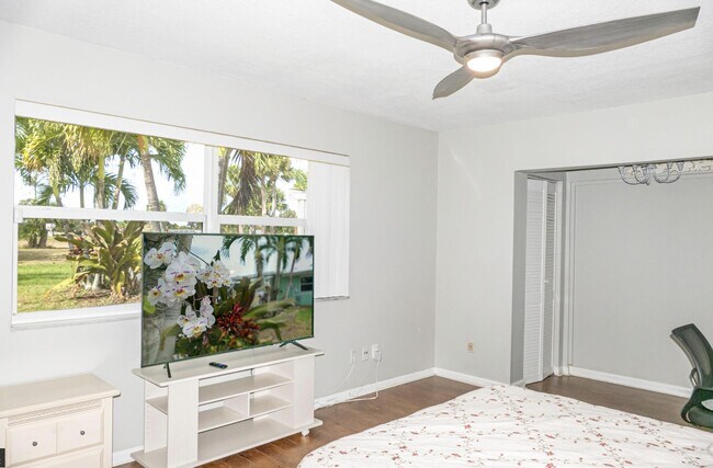 Building Photo - 1514 SE Westmoreland Blvd