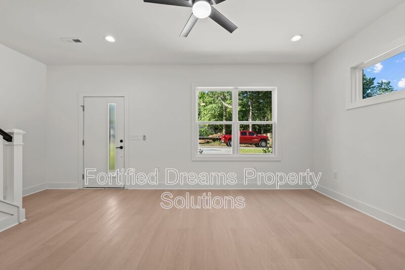 Building Photo - 806 W Dameron Ave