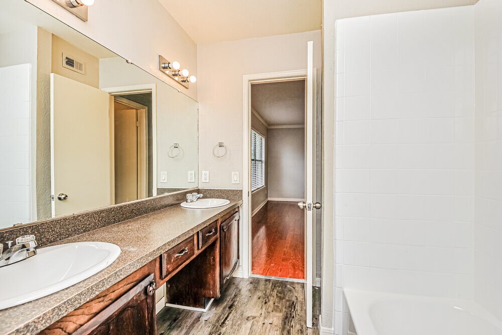 Building Photo - 7529 Ashwood Cir