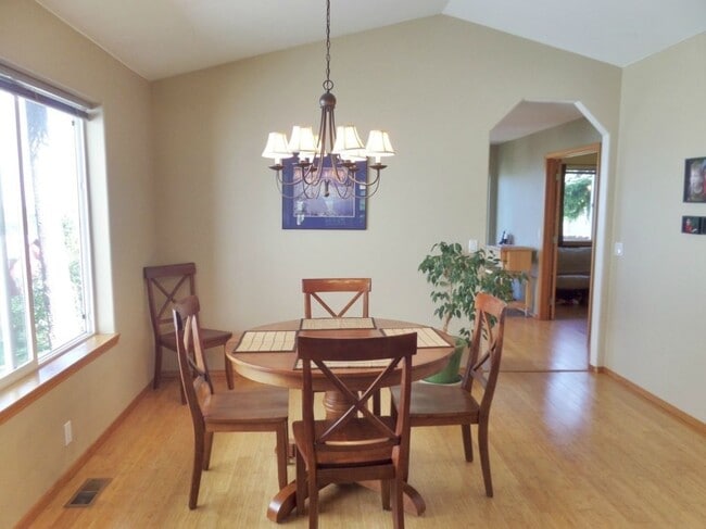 Building Photo - 1911 Ponderosa Ct