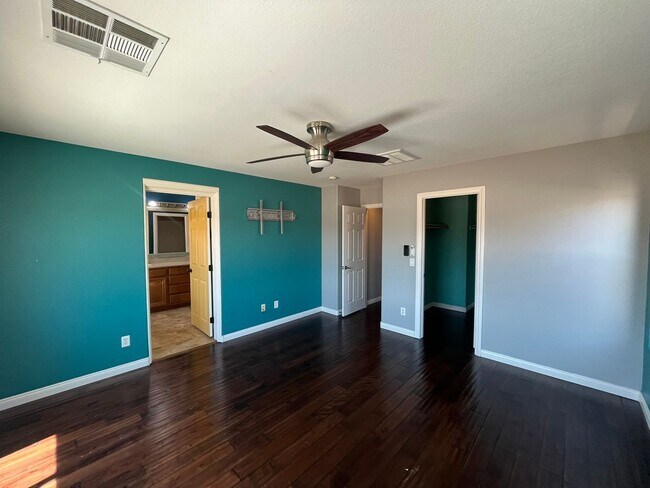 Building Photo - Stylish 3-Bedroom Home with Loft in Gated Community