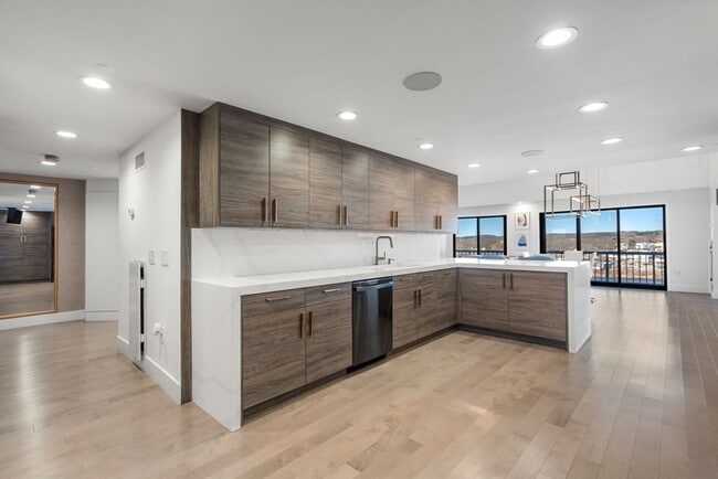 Building Photo - 65 Lake Ave