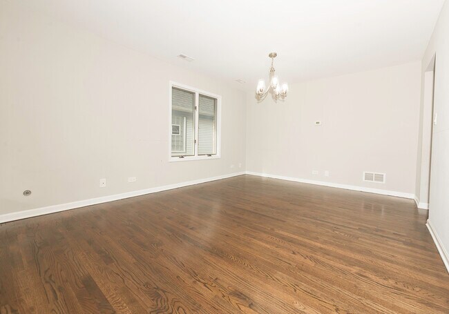 Building Photo - 504 N La Grange Rd